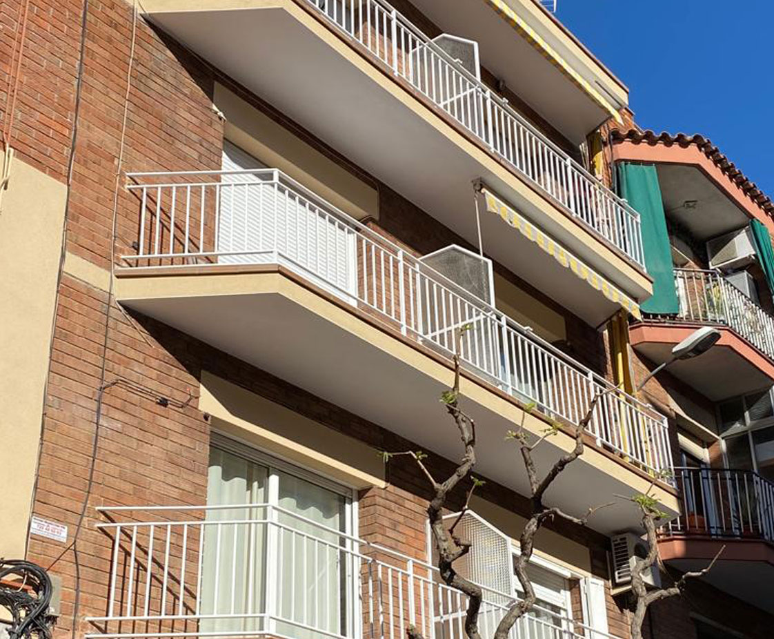 Rehabilitación de Fachada Principal en Edificio Plurifamiliar
