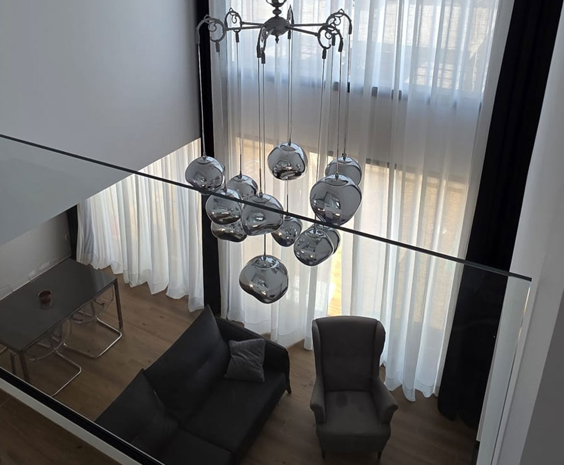 Construcción vivienda unifamiliar entre medianeras con piscina.