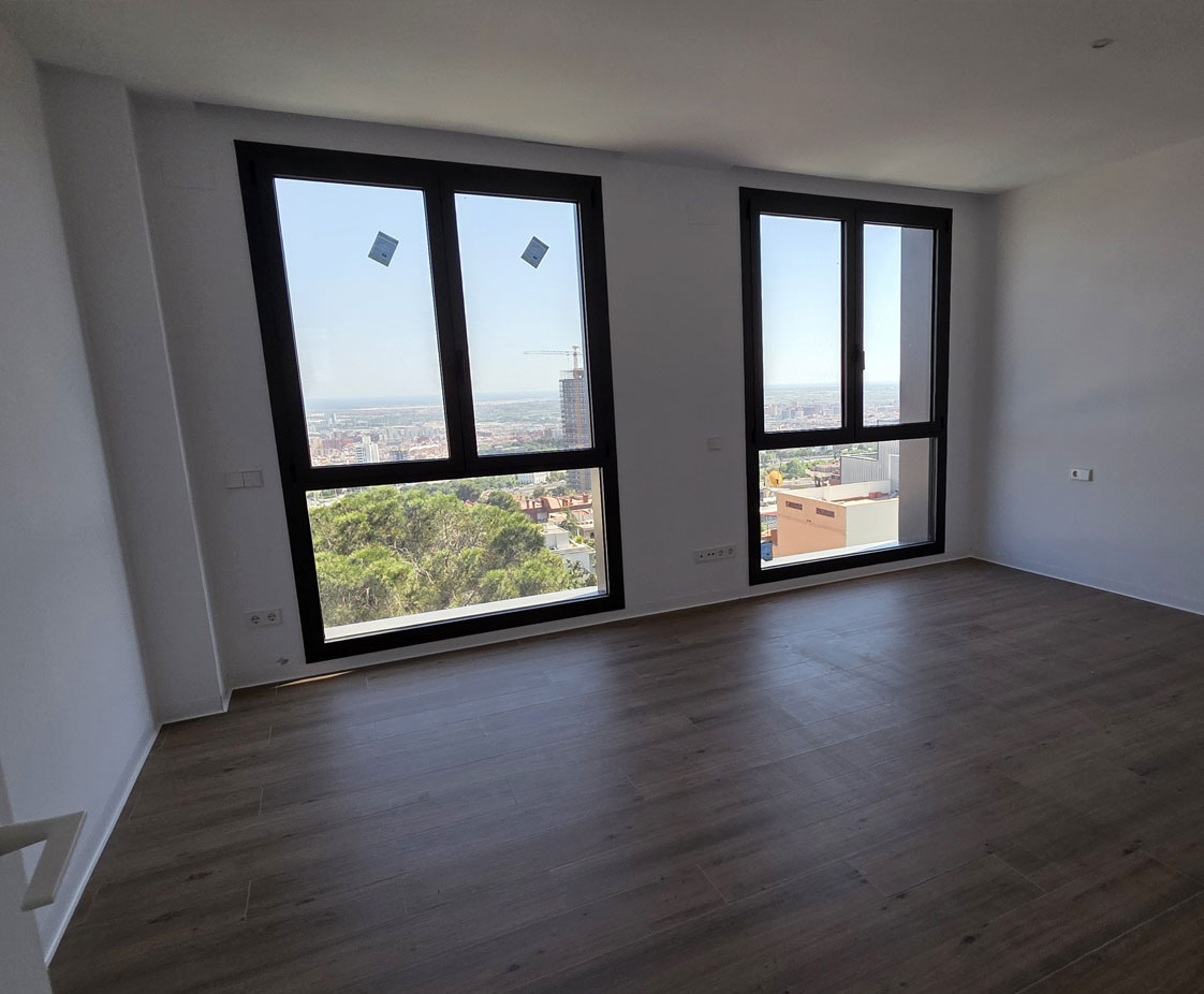 Construcción vivienda unifamiliar entre medianeras con piscina.