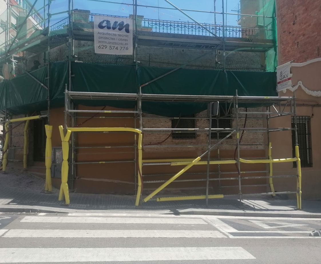 Rehabilitación de Fachada Principal en Edificio Plurifamiliar