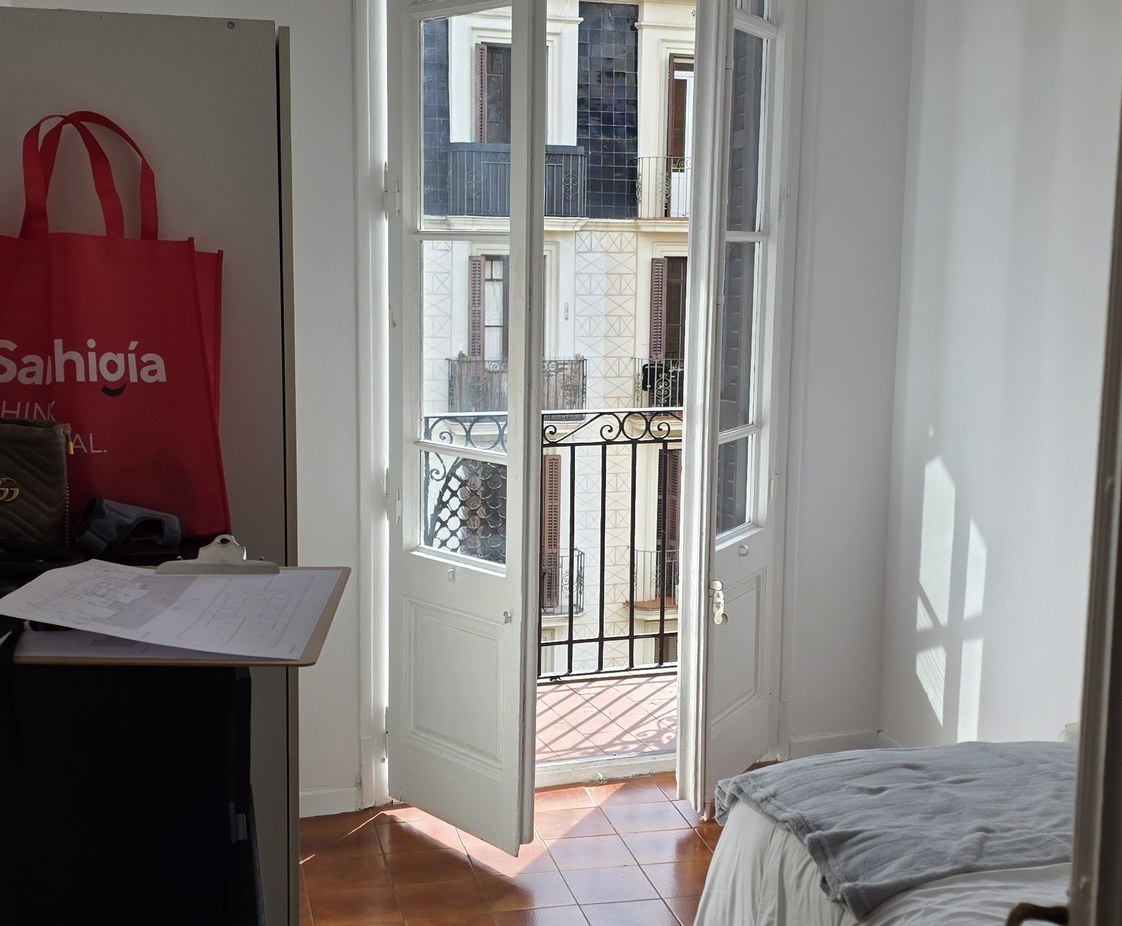 Reforma Interior de Vivienda en el Eixample de Barcelona, con Redistribución y Afectación Estructural