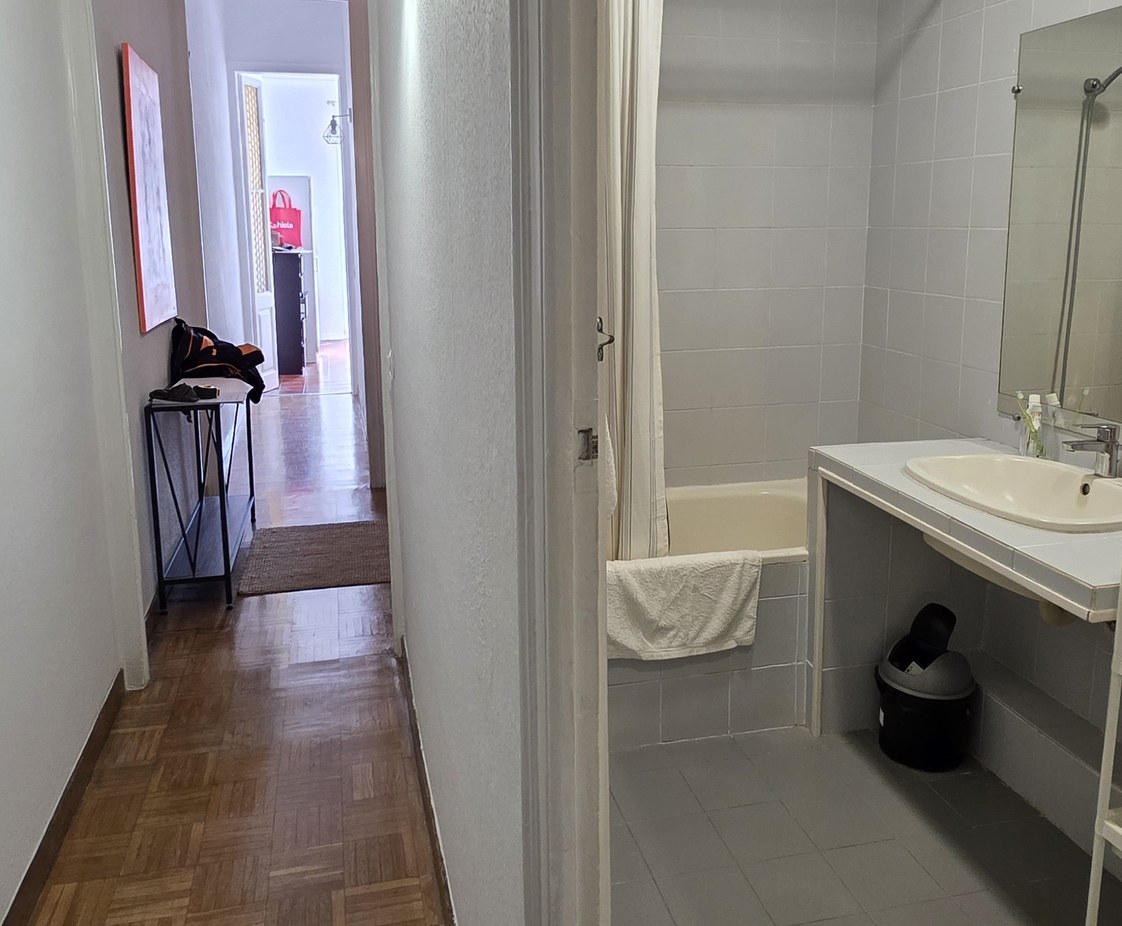 Reforma Interior de Vivienda en el Eixample de Barcelona, con Redistribución y Afectación Estructural