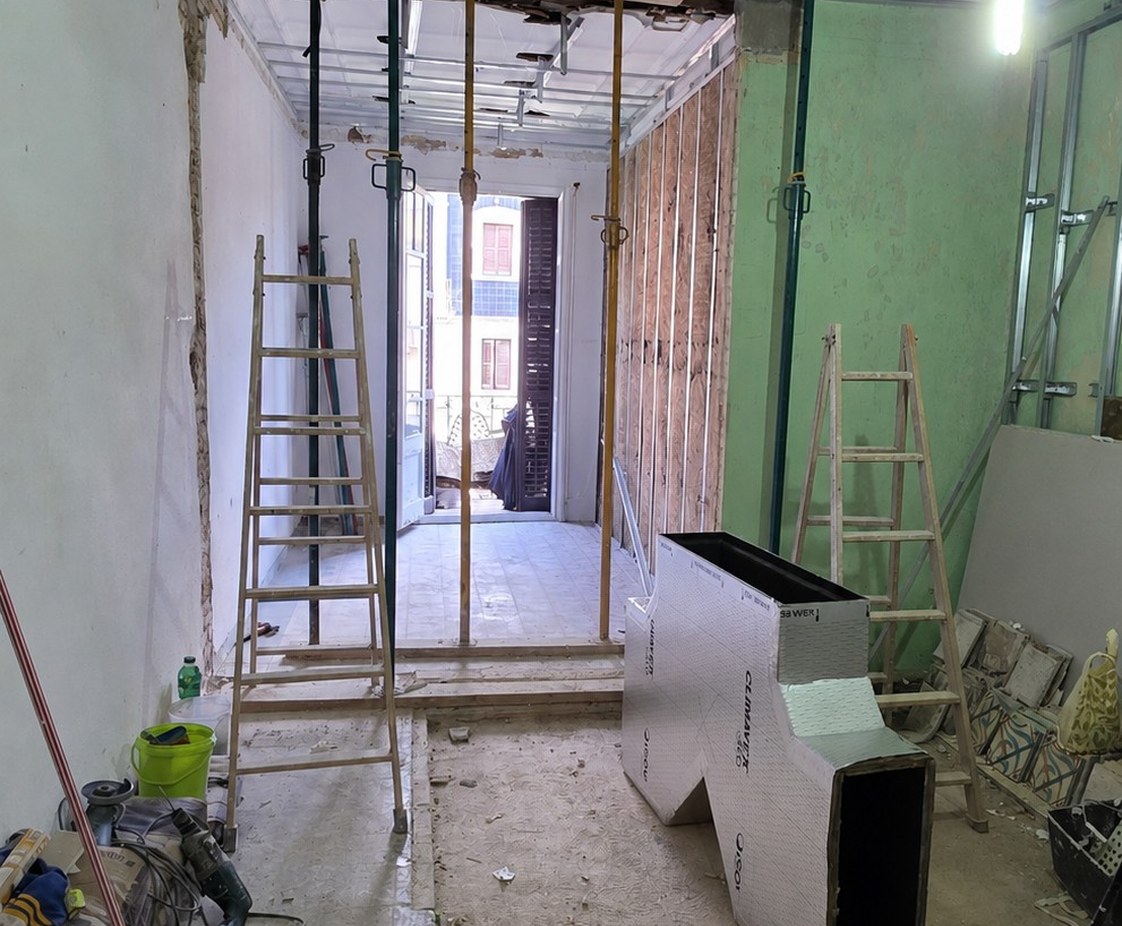 Reforma Interior de Vivienda en el Eixample de Barcelona, con Redistribución y Afectación Estructural