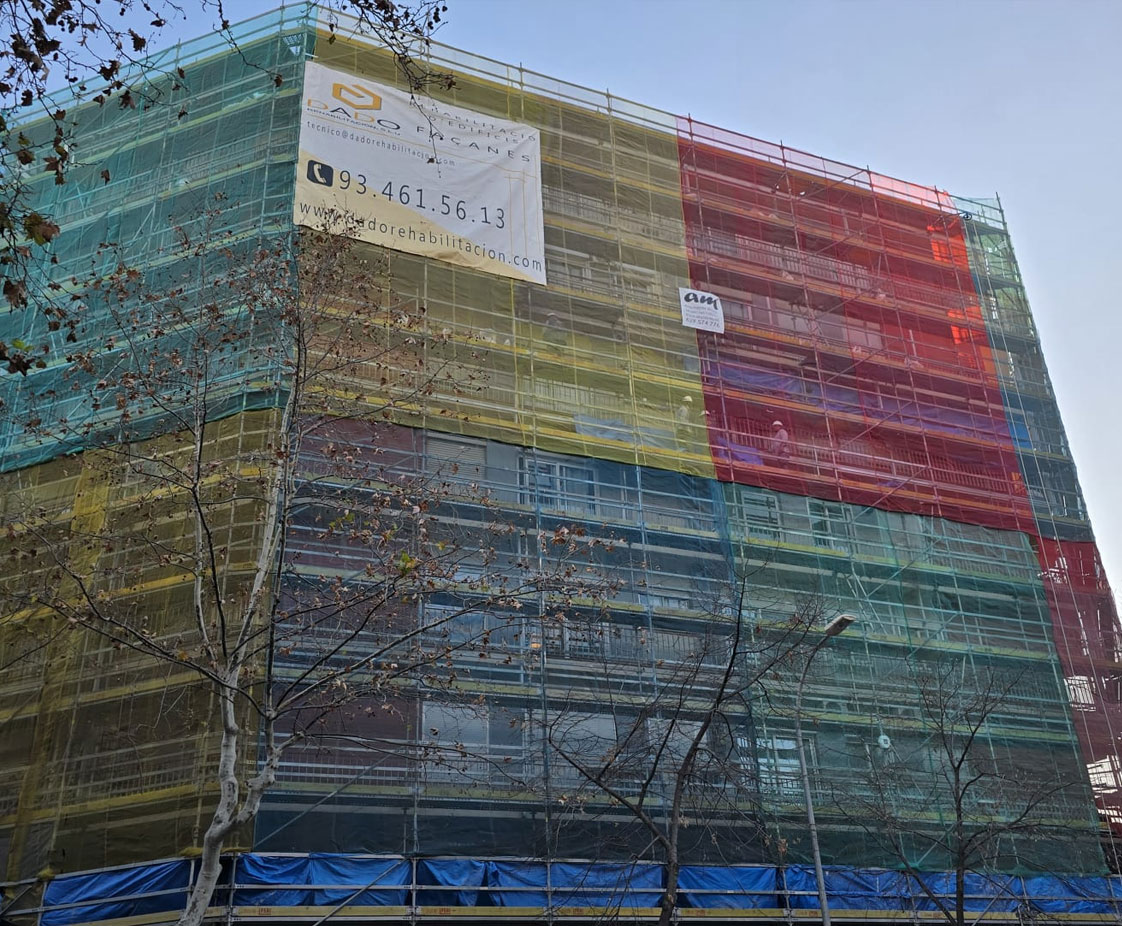 Rehabilitación de Fachada Principal en Edificio Plurifamiliar