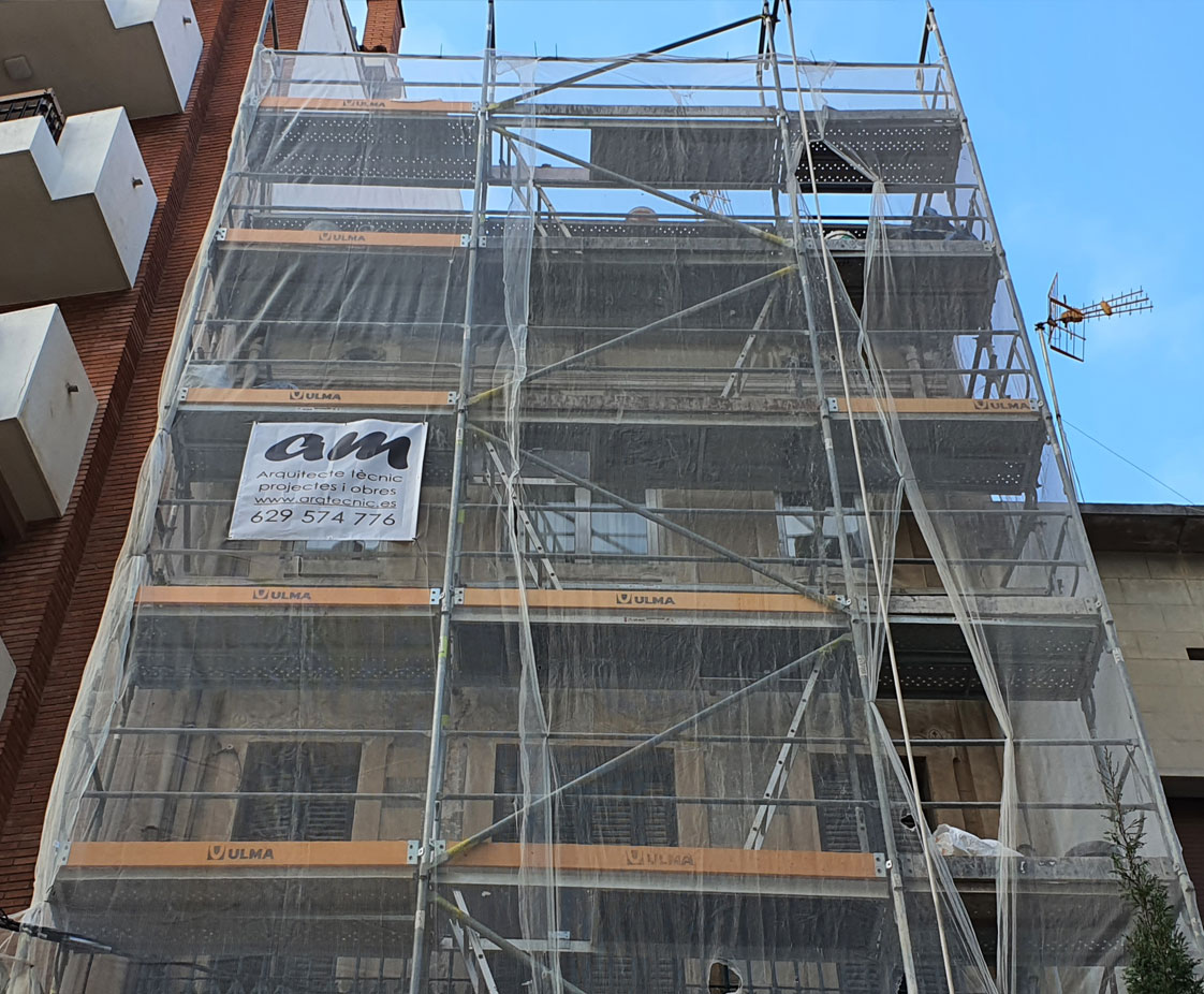 Rehabilitación de Fachada Principal en Edificio Plurifamiliar