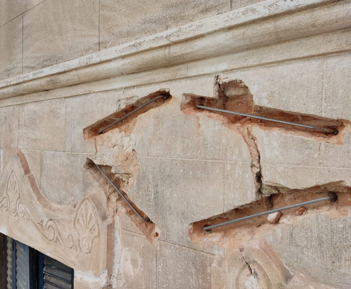 Rehabilitación de Fachada Principal en Edificio Plurifamiliar