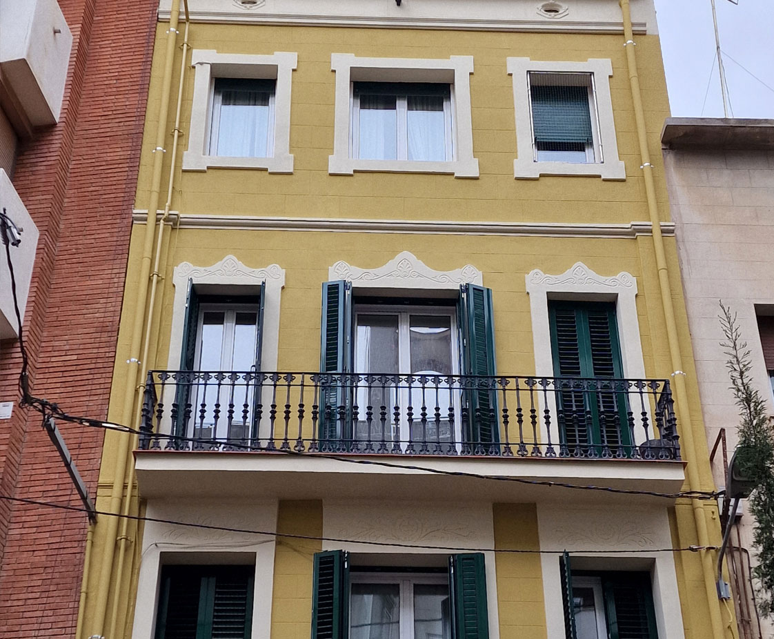 Rehabilitación de Fachada Principal en Edificio Plurifamiliar